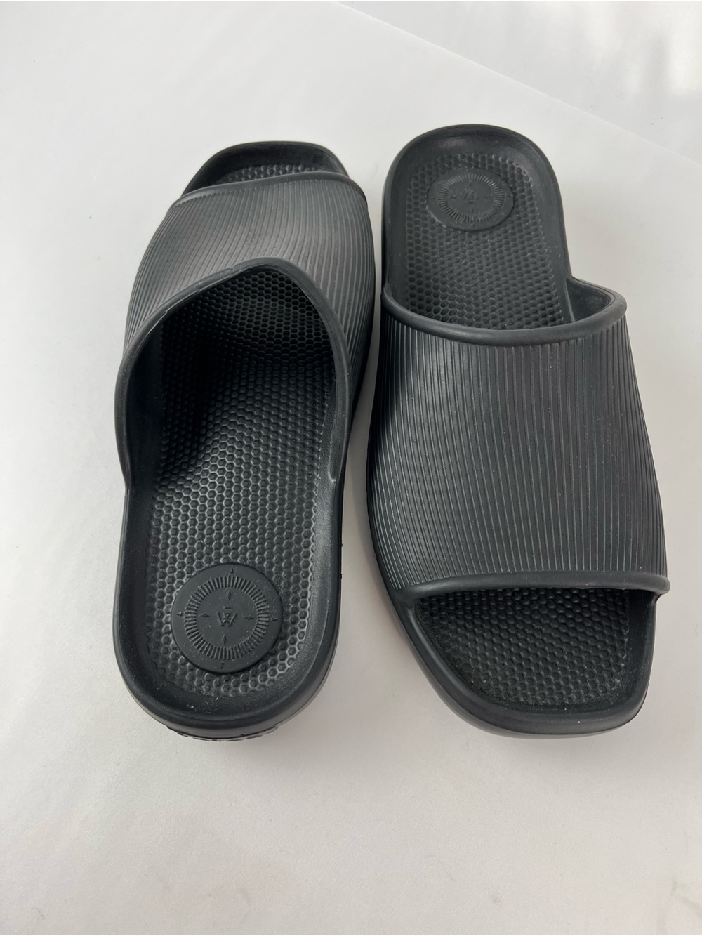 Totes Women's Everywear Molded Ribbed Platform Slides Black Size 10